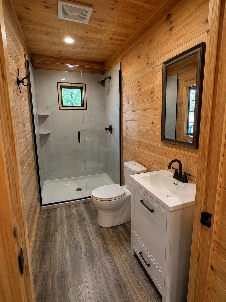 2-Bedroom Unique Eco Log Cabin #201 at Mill Lake Unique Cabins — photograph 5