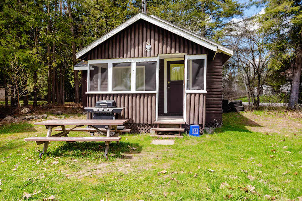 2-Bedroom Cottage #1 at Ambleside — photograph 2