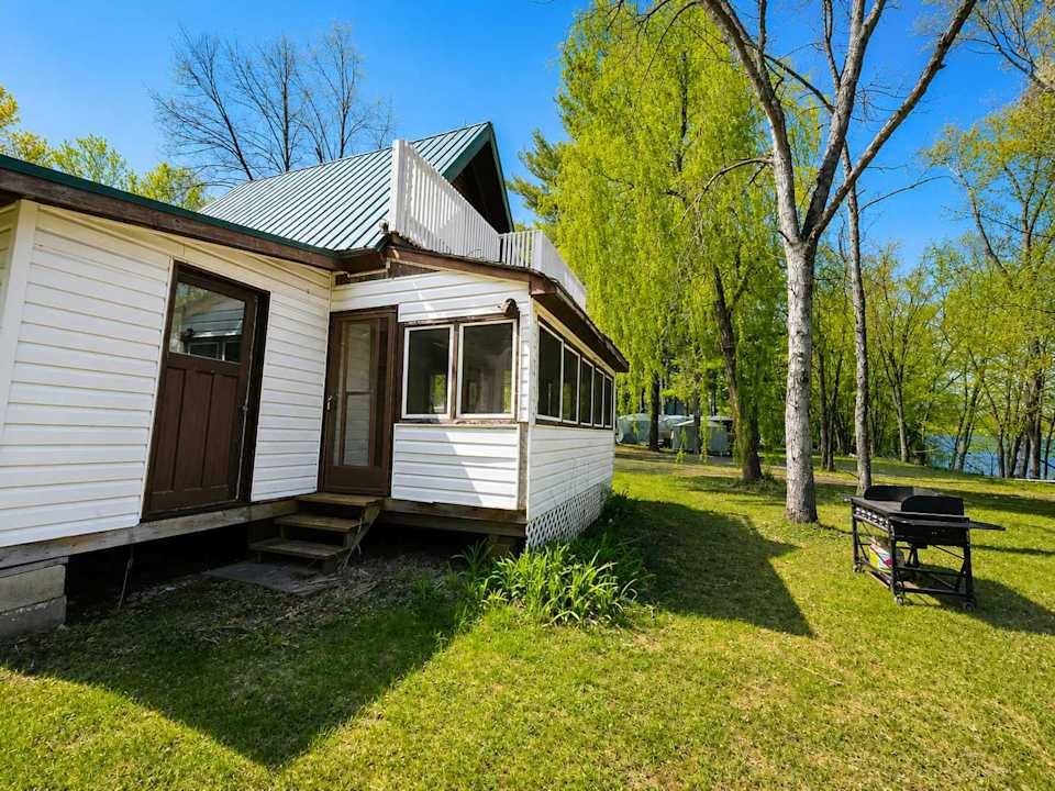 3-Bedroom Cottage #7 at Marmora Resort — photograph 2