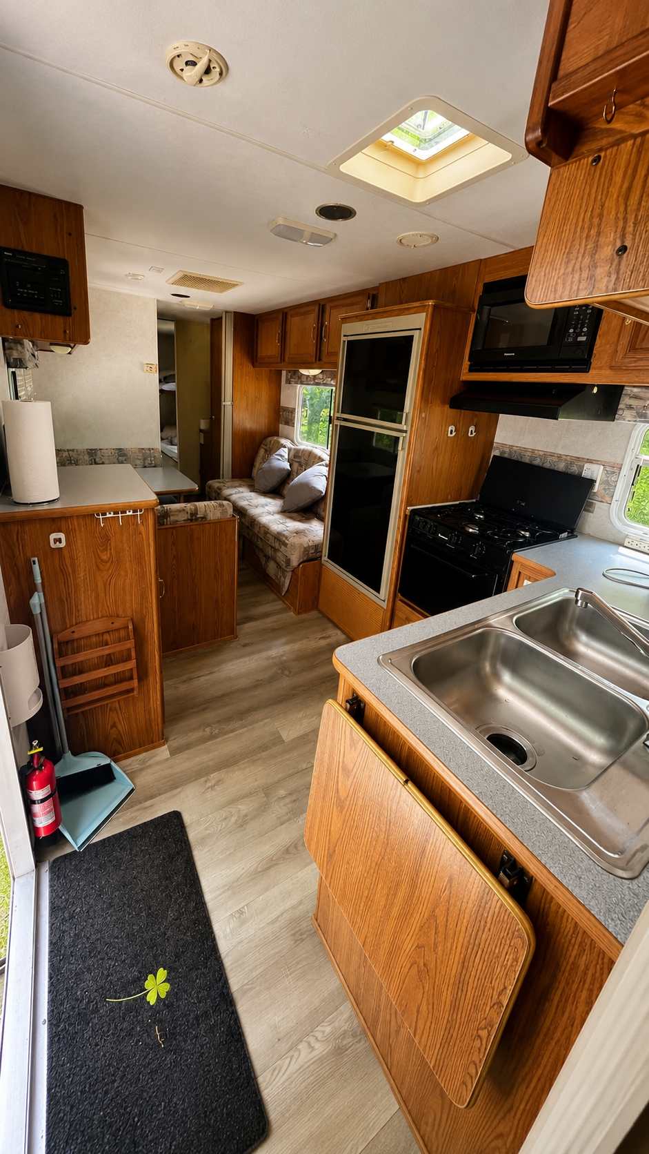 2-Bedroom RV Cottage #10 at Mill Lake Unique Cabins — photograph 2