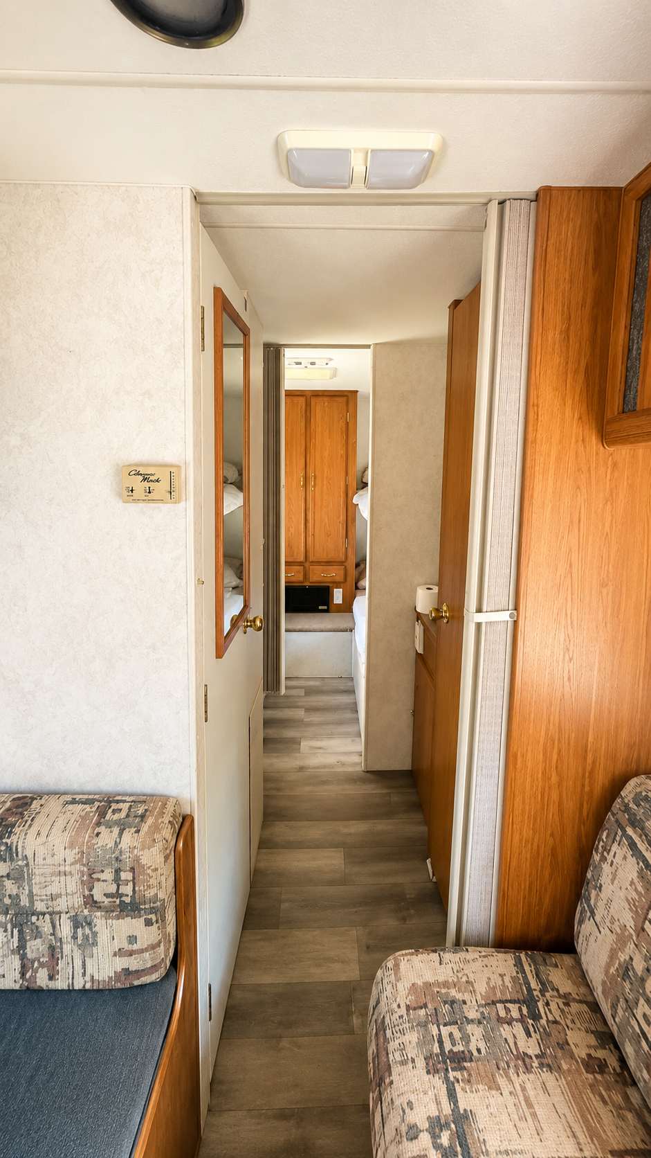 2-Bedroom RV Cottage #10 at Mill Lake Unique Cabins — photograph 5
