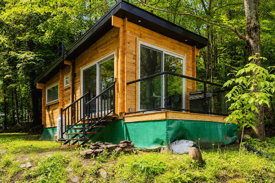 1-Bedroom Unique Eco Log Cabin #107 at Mill Lake Unique Cabins — photograph 1