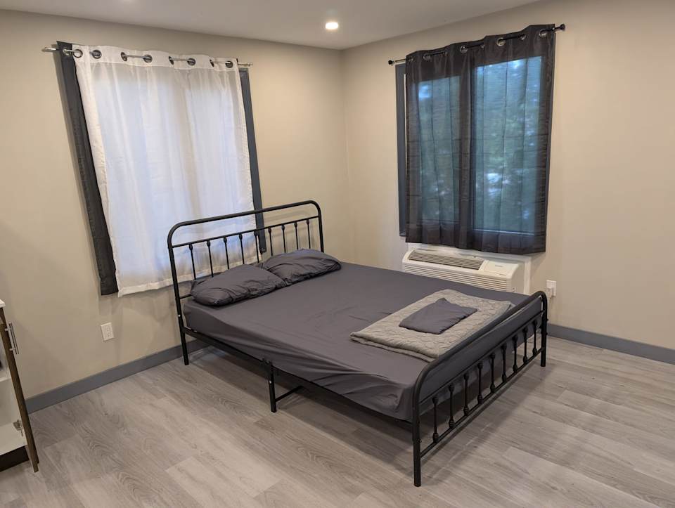 Studio suite #105 at Sutton Suites — photograph 2