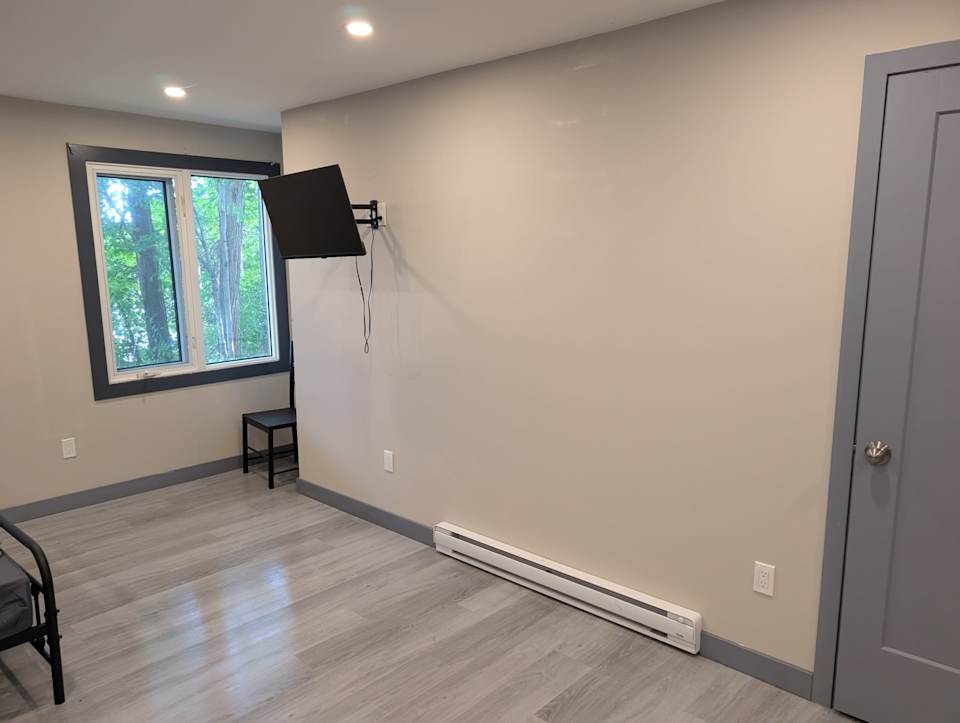 Studio suite #105 at Sutton Suites — photograph 3