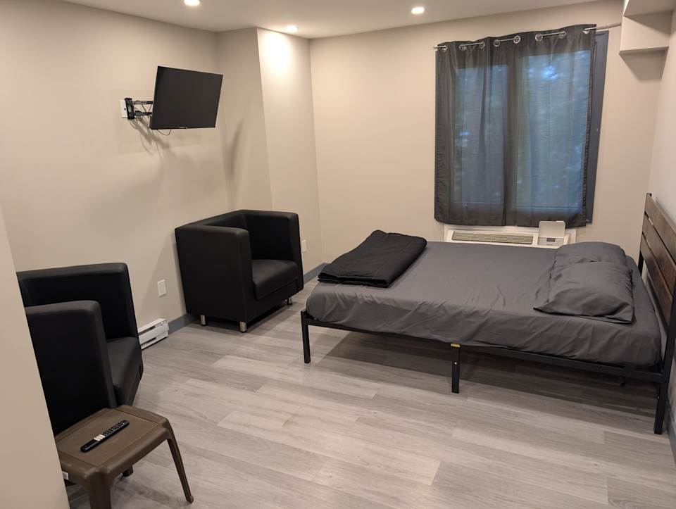 Studio suite #106 at Sutton Suites — photograph 2