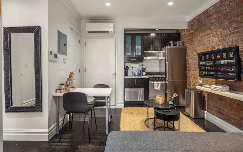 Chic 2BR Retreat in the Heart of Times Square