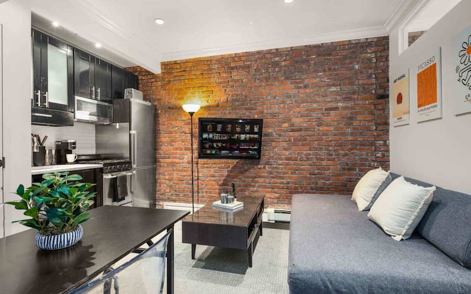 Chic Midtown Hideaway | Walk to NYC Landmarks