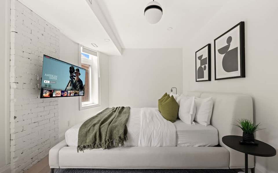 Cozy Parkside Getaway Steps to Transit & Lake