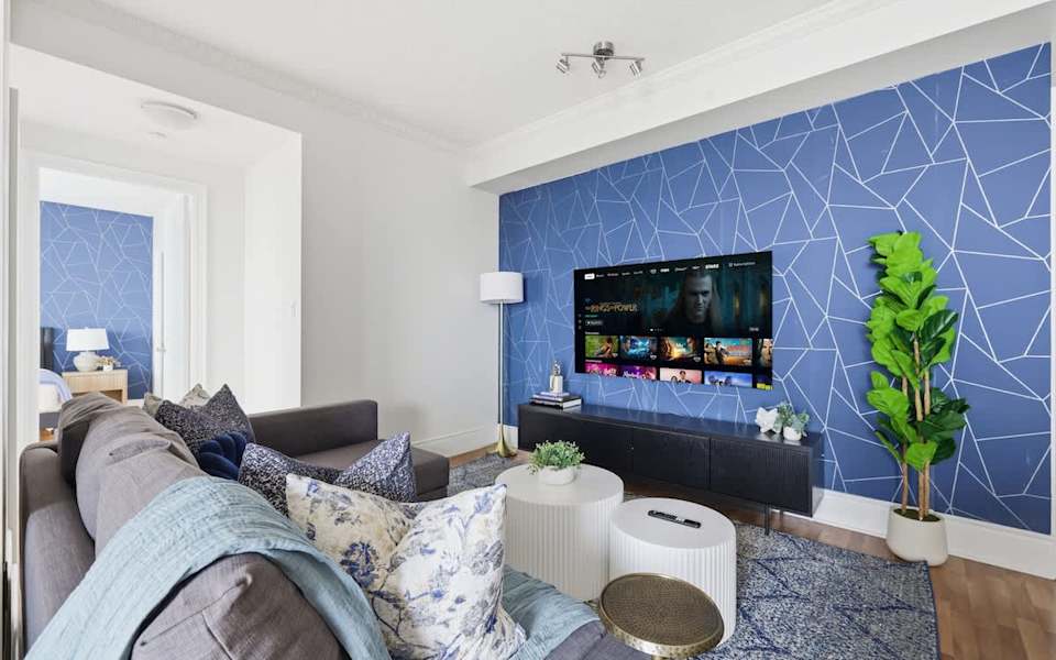Stylish 3br Condo - Parking - 65" TV