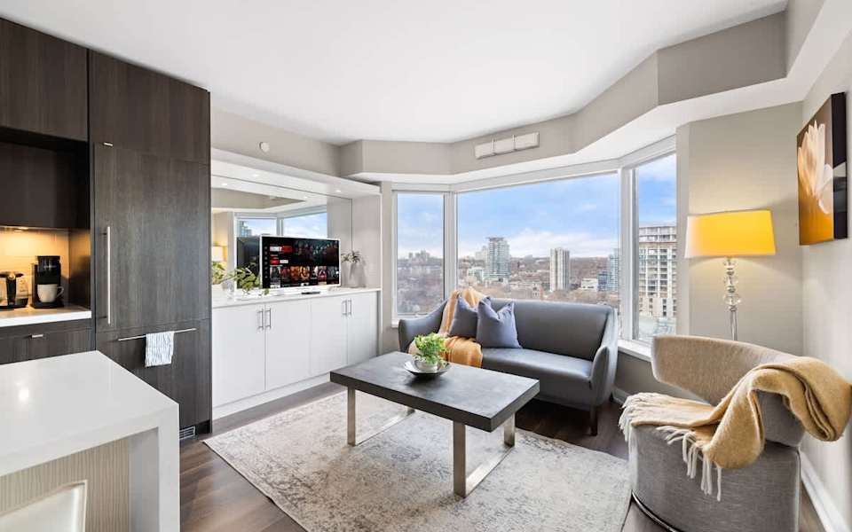 Boutique Yorkville Residence Walk Luxury Row, Parking Available