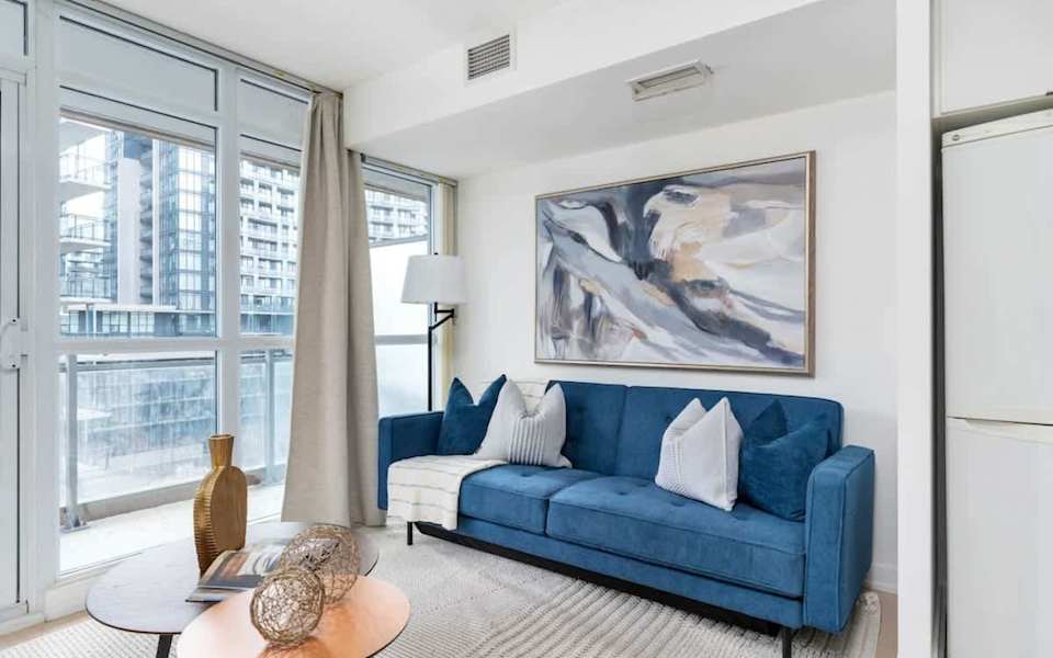 Luxe Downtown Suite Steps to Entertainment District