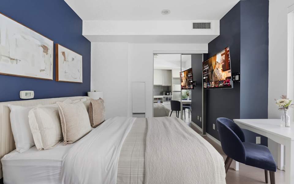 Premium Central Studio Apartment, Walk to CNTower