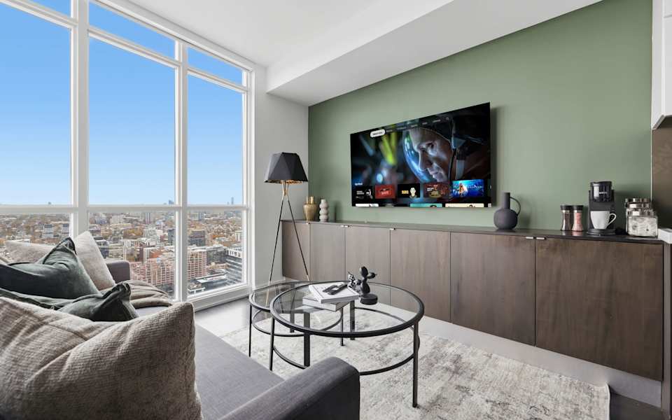 TO Luxe Penthouse Modern Luxury Stay w Parking!