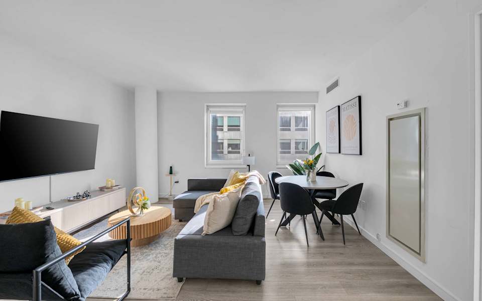 Elegant NYC Haven  Walk to Broadway & Dinning!