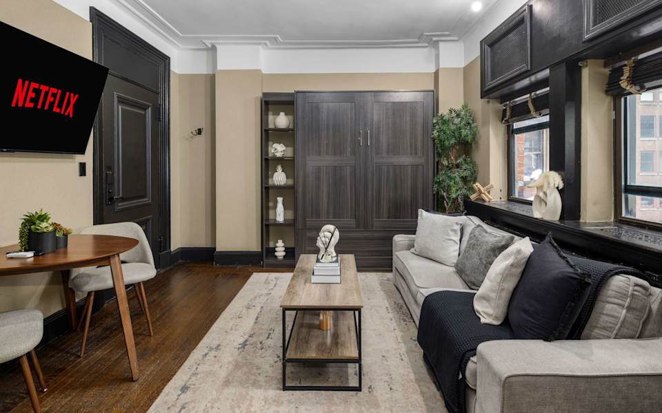  Chic and Cozy APT in Times Square w Gym!