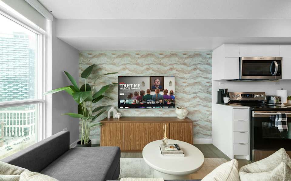 Spacious Downtown Suite + Den | Rogers Centre Views