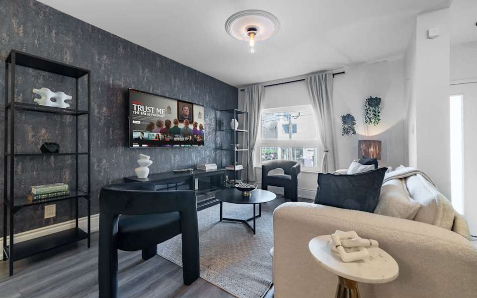 Chic Ossington Escape 3BR w Patio in Downtown