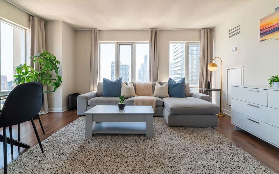 Luxury Downtown Toronto Condo with Stunning City Views