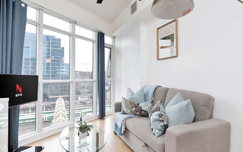 Downtown Toronto Studio near Rogers Centre