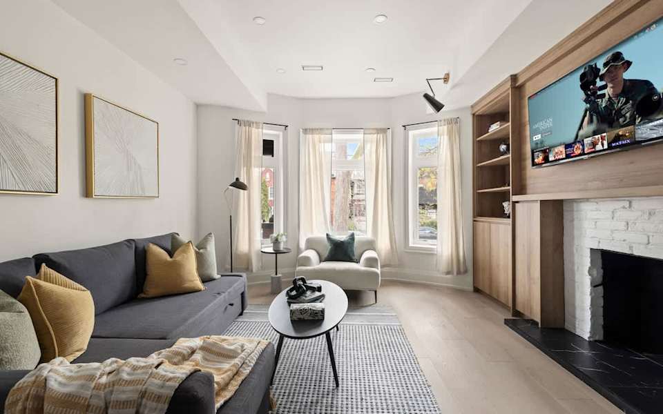Bright West End Gem, Walk to Waterfront & Lake