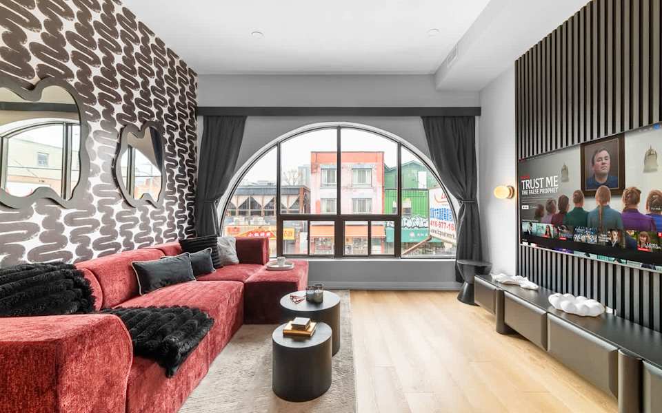 Luxe Downtown Oasis Spacious 3BR Modern Condo