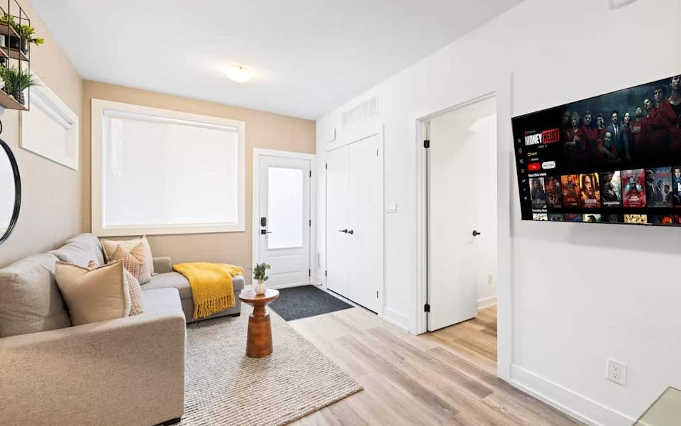 Stylish 3BR Retreat in Toronto, Bloordale