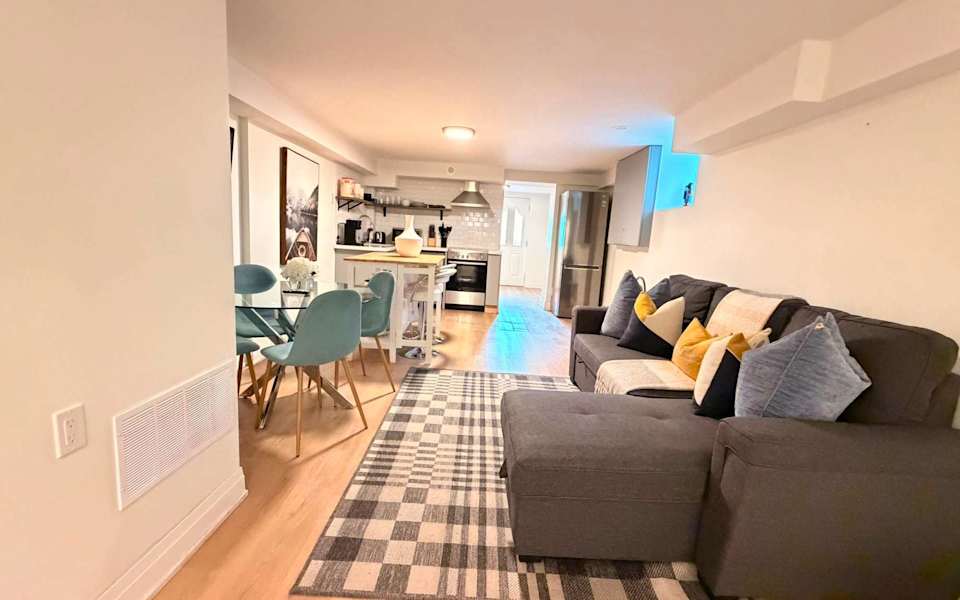 Modern West End 1BR With 2 Baths, Sleeps 4 & TV