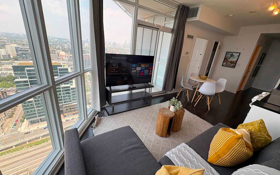 Modern Core 1BR Oasis Walk to Rogers Centre!