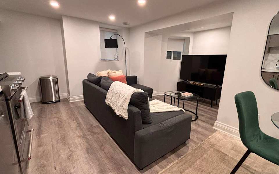 Prime Downtown 1BR Oasis With Free Spot & 55" TV