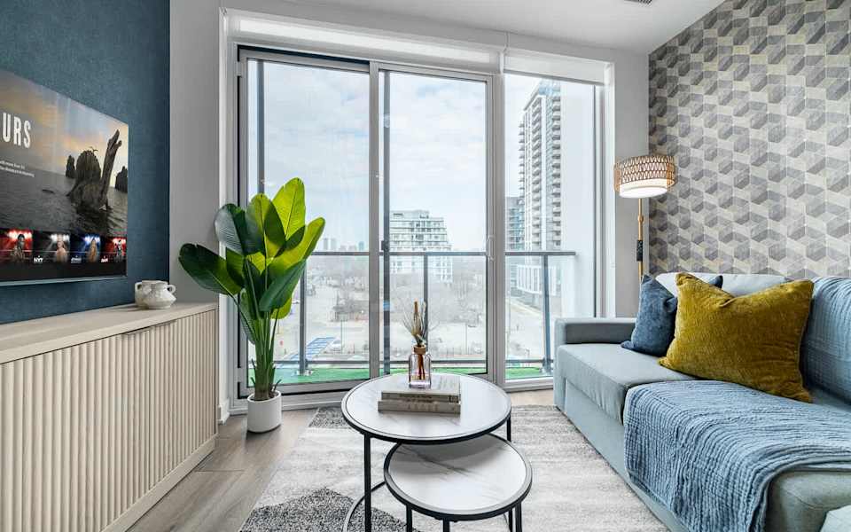 Stylish 1BR Suite near Sherway Gardens, Balcony