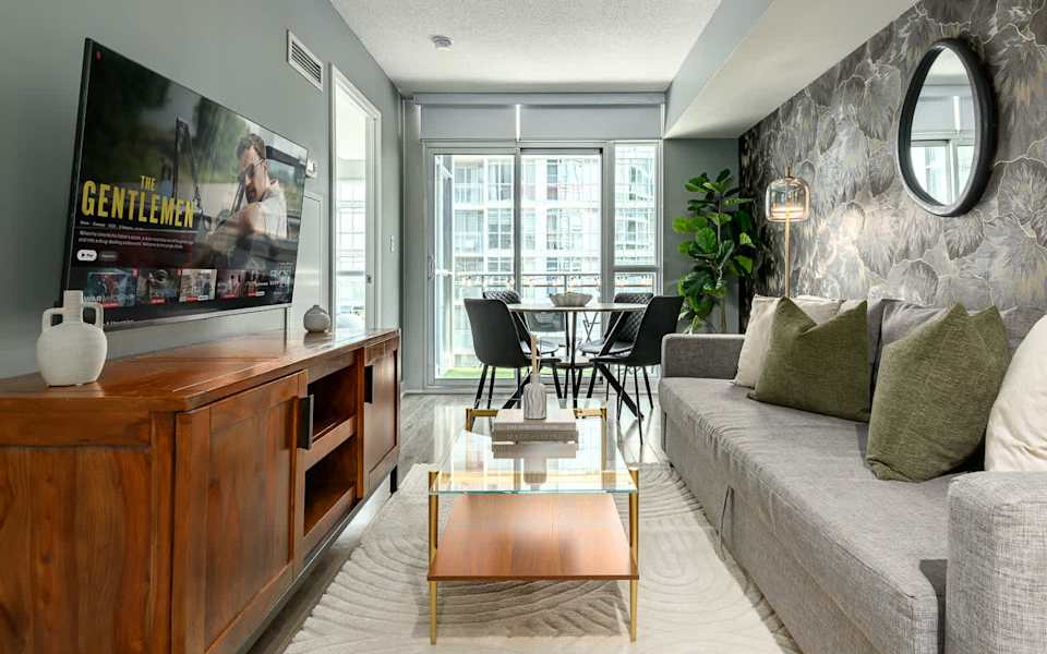 Premium CityPlace Condo, King Bed, Balcony 