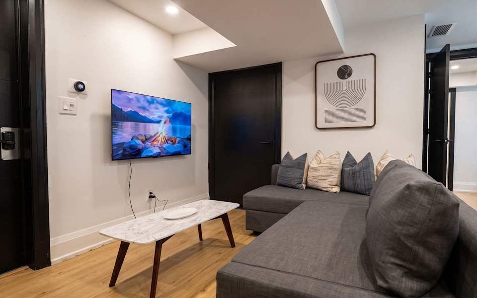 Stylish Parkdale 1BR, Steps to Queen West