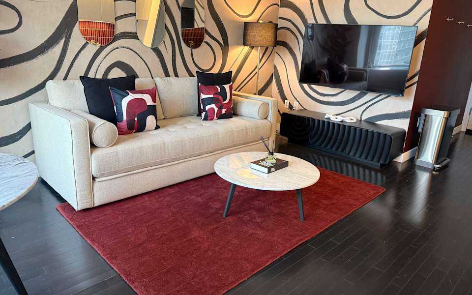 Chic FiDi 1BR Suite Skyline Views & Modern Style