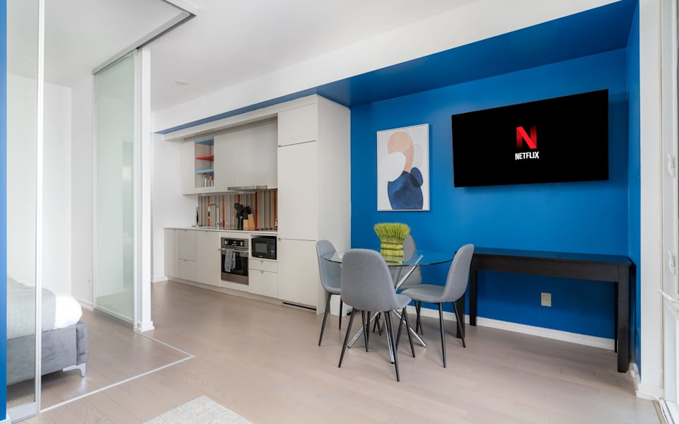 King West 1BR Retreat | King Bed & Downtown Life