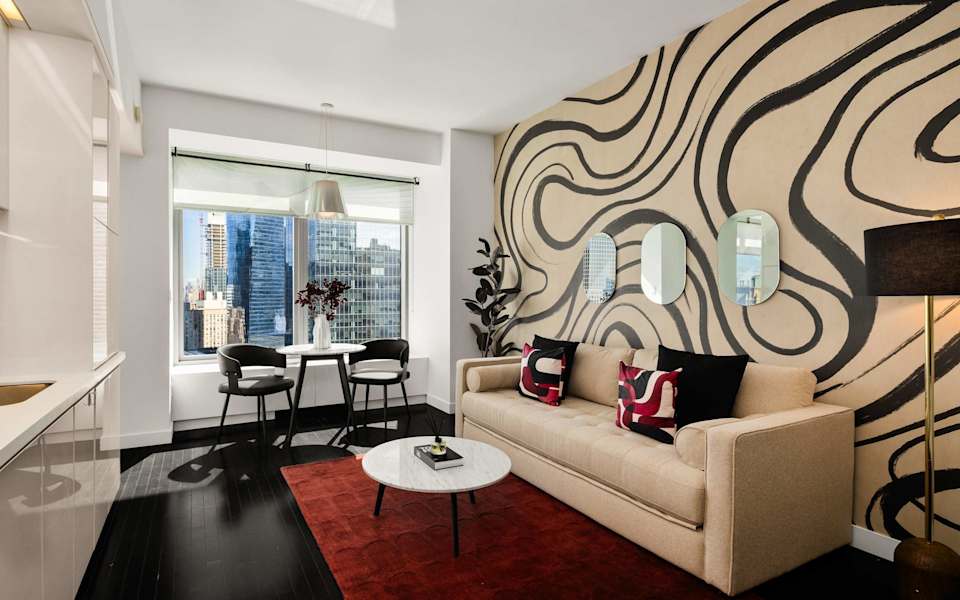 Chic FiDi 1BR Suite Skyline Views & Modern Style
